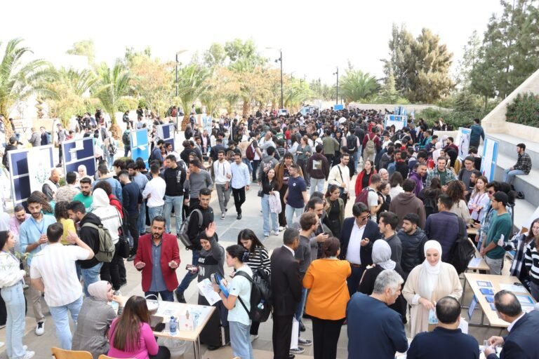 يوم مفتوح لتعريف الطلبة بالخدمات والأنشطة في الجامعة الألمانية