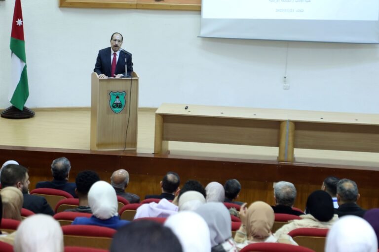 كلية الآداب في “الأردنية” تعقد ندوة بعنوان “تطبيق أنظمة المعلومات الجغرافية في عملية اتخاذ القرار”