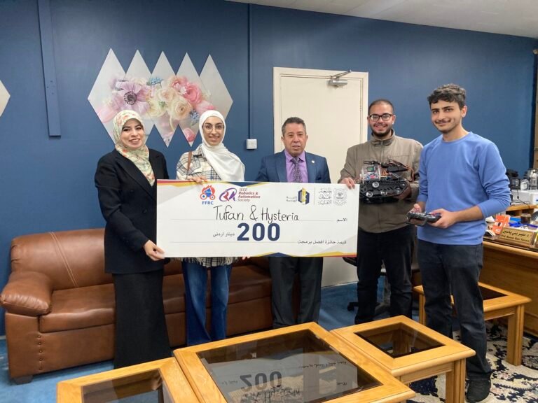 جامعة العلوم والتكنولوجيا تحرز المركز الأول في مسابقة روبوتات إطفاء الحريق عن فئة البرمجة