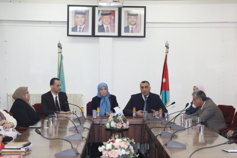 محاضرة تثقيفية عن مضار التدخين في جامعة آل البيت