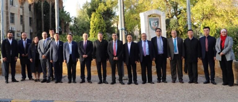 رئيس جامعة البلقاء التطبيقية يلتقي وفد من لجنة التعليم والصحة والرياضة للمؤتمر الاستشاري السياسي للشعب الصيني