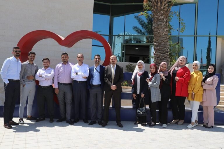 البنك الوطني لتمويل المشاريع الصغيرة يعقد دورتين تدريبيتين لموظفيه في الجامعة العربية المفتوحة