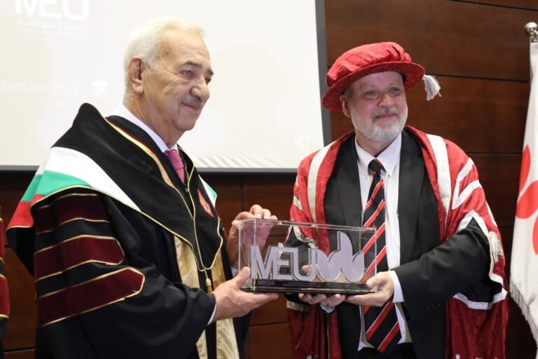 العين الدكتور ناصر الدين يرعى تخريج طلبة البرامج الدولية المستضافة في جامعة الشرق الأوسط