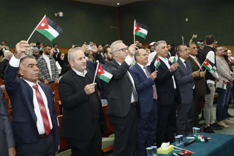 “اليرموك” تبعث برسالة تضامن مع فلسطين بنشاط فني لطلبة كلية الفنون الجميلة