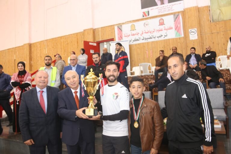 النعيمات يرعى نهائي بطولة خماسي كرة القدم في علوم الرياضة