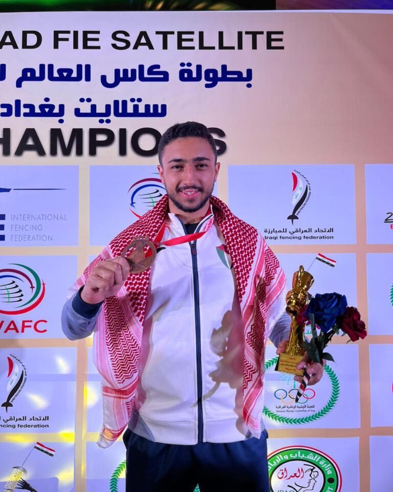 جامعة عمان الأهلية تحتفي بتألق الطالب أسامة المصري في بطولة كأس العالم للمبارزة