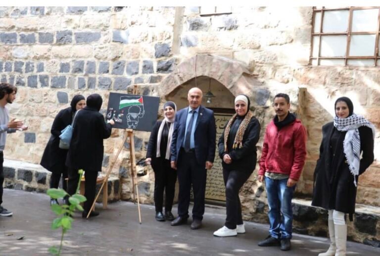 وفد من طلبة جامعة إربد الأهلية يزور بيت شاعر الأردن الكبير عرار