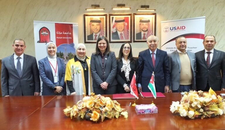 جامعة مؤتة توقع اتفاقية الموارد المادية لبرنامج الدبلوم العالي لاعداد المعلمين