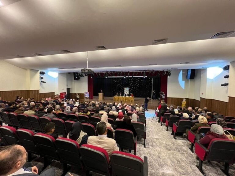 رئيس جامعة عجلون الوطنية يشارك في مُلتقىً وطني بعنوان “عين على الأردن وعين على فلسطين”