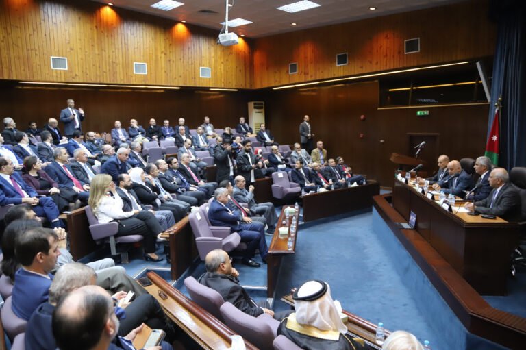 حوارية في “الأردنية” تناقش سبل إسهام القطاع الأكاديمي في الأردن في تخفيف آثار العدوان على غزة