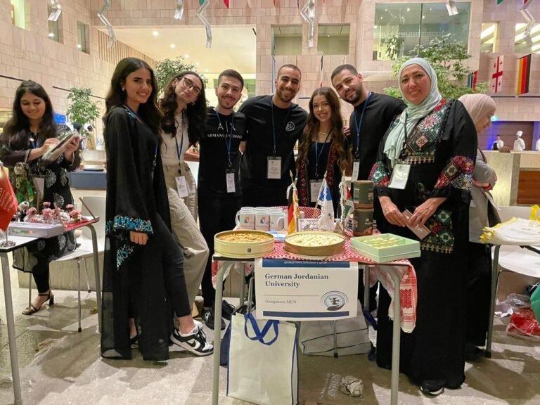 الجامعة الألمانية الأردنية تشارك بمؤتمر نموذج الأمم المتحدة لجامعة جورج تاون في قطر
