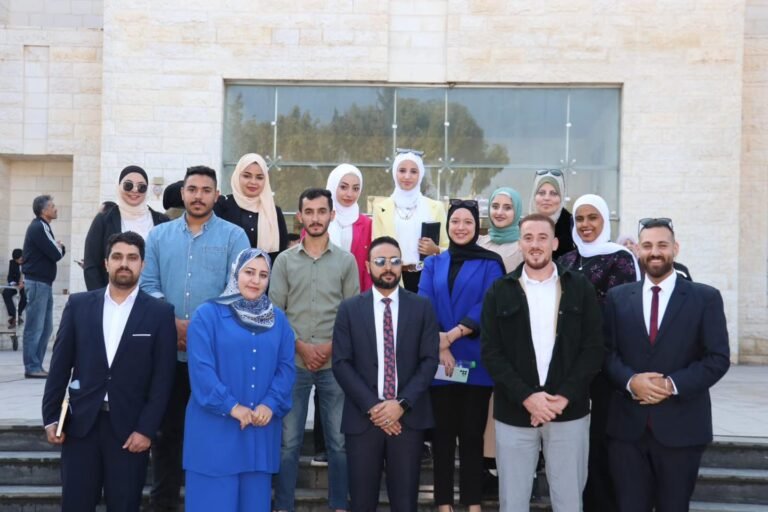 وفد من كلية القانون في جامعة ‏إربد الأهلية يزور محكمة بداية إربد