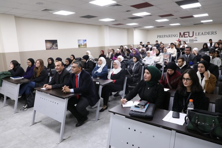 “آداب وتربوية الشرق الأوسط” تشارك طلبتها المستجدين رحلتها نحو اعتماد ASIC البريطاني