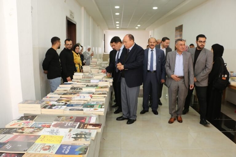الخلايلة يفتتح معرض الكتاب الشامل في جامعة جرش