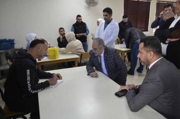 رئيس جامعة عمان الأهلية يفتتح حملة للتبرع بالدم لأهالي قطاع غزة