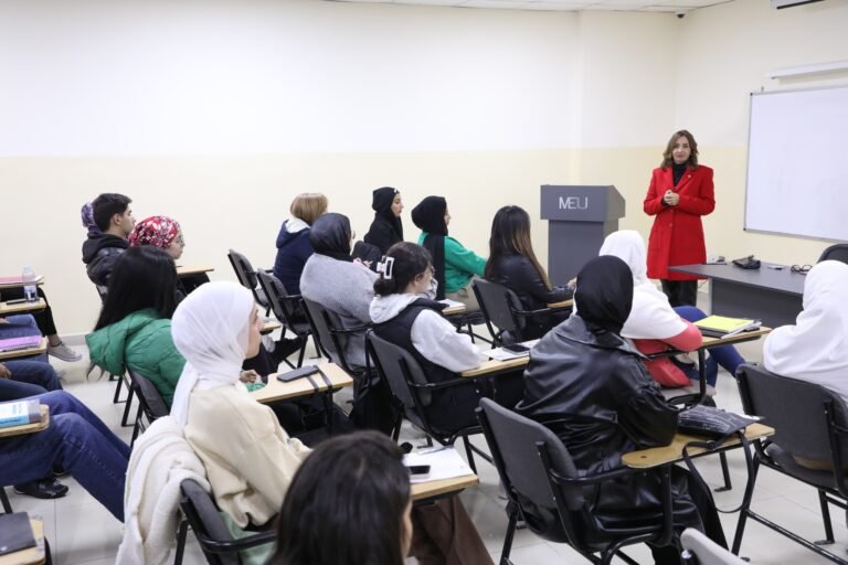 “إعلام الشرق الأوسط” للطلبة المستجدين: غرف صناعة المؤثرات تنتظر مواهبكم