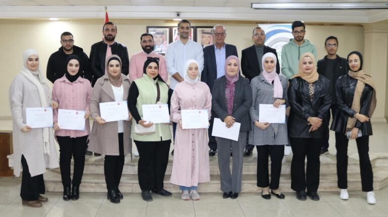 بالتعاون مع الجامعة الهاشمية دورة للتصميم الجرافيكي ووسائل التواصل الاجتماعي في غرفة تجارة الزرقاء