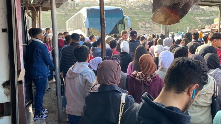 قضية حافلات مجمع رغدان – جامعة آل البيت تؤرق طلبة عمّان