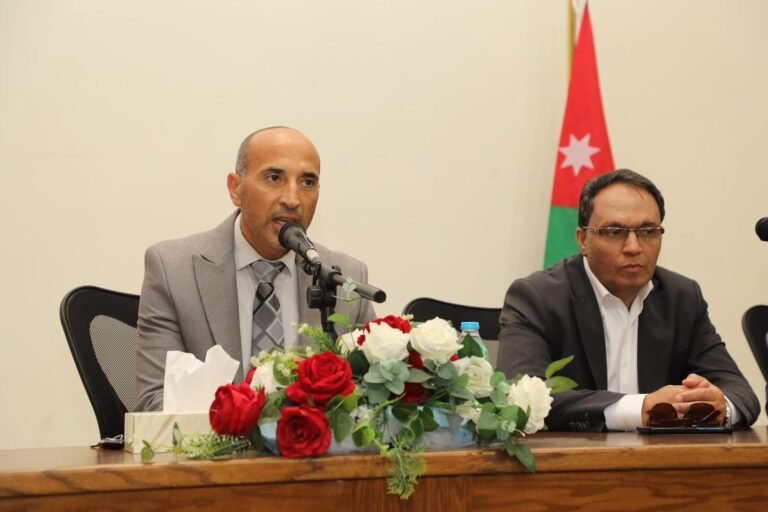 عميد كلية اللغات الأجنبية يلتقي الطلبة الجدد للعام الدراسي الجديد في جامعة آل البيت