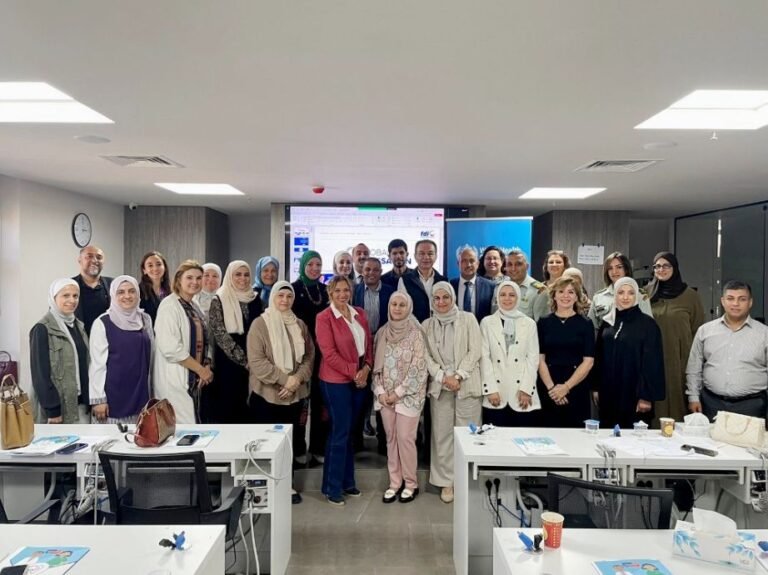 طب الأسنان في عمان الأهلية تشارك بدورة تدريبية للنقابة بالتعاون مع FDI