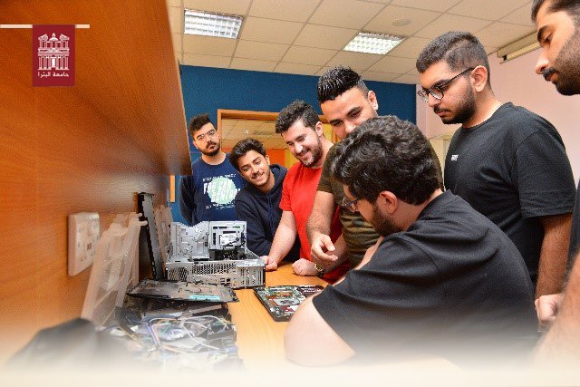 كلية تكنولوجيا المعلومات في جامعة البترا تنظم دورة في صيانة الحاسوب لطلبتها