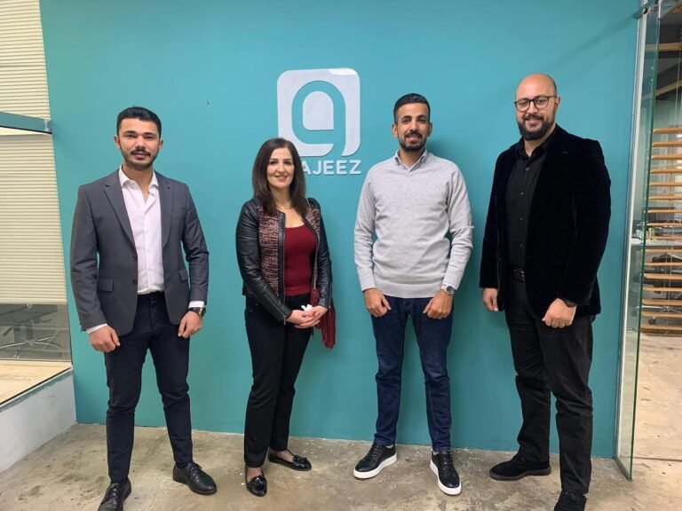 بحث سبل التعاون بين الجامعة الأمريكية في مادبا وشركة وجيز