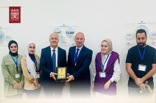 وفد طلابي من كلية الصيدلة في جامعة البترا يزور الشركة الدولية للأدوية
