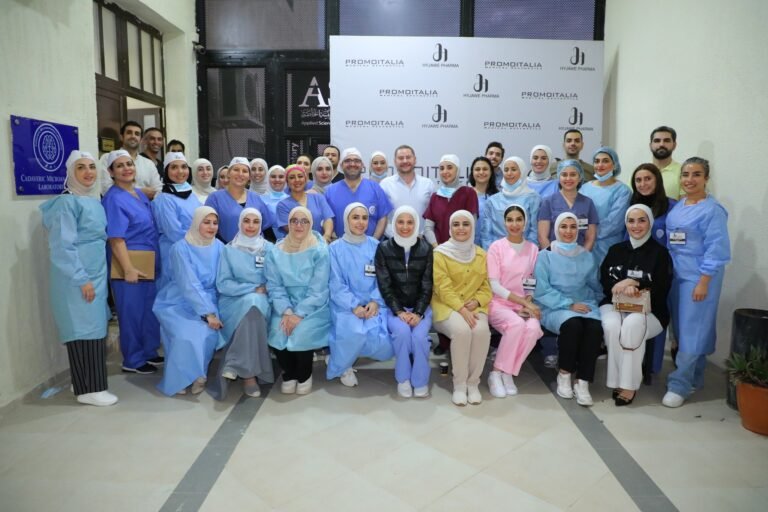 عقد دورات متخصصة في مختبر التشريح المجهري في جامعة العلوم التطبيقية الخاصة