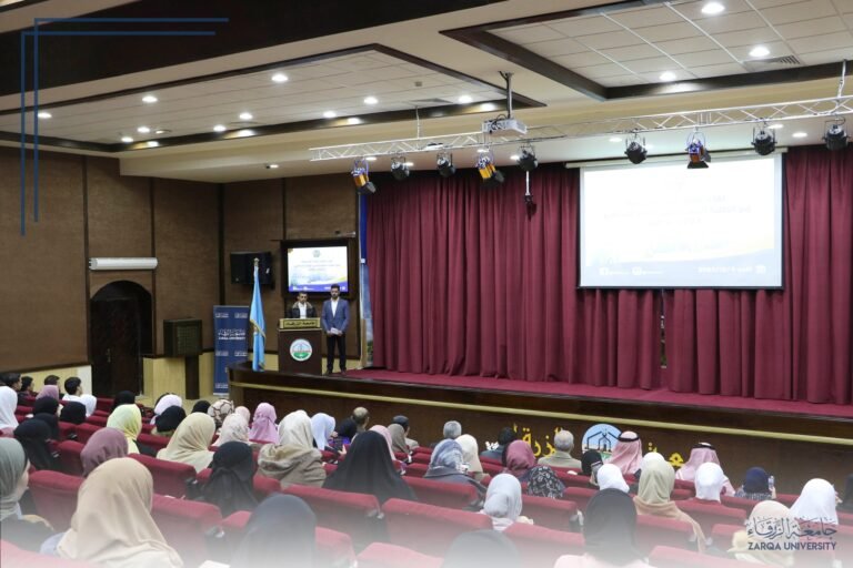 عميد كلية الشريعة في جامعة الزرقاء يلتقي الطلبة المستجدين