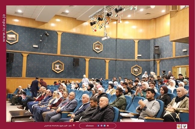 عميد كلية العلوم في جامعة الإسراء تلتقي بالطلبة الجدد