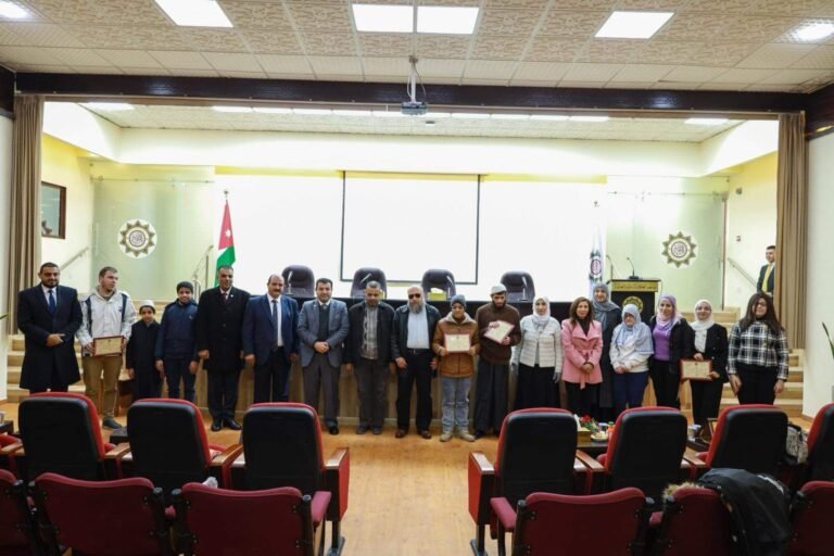 اختتام دورة متخصصة في مجال الحاسوب لذوي الإعاقة البصرية في جامعة العلوم الإسلامية