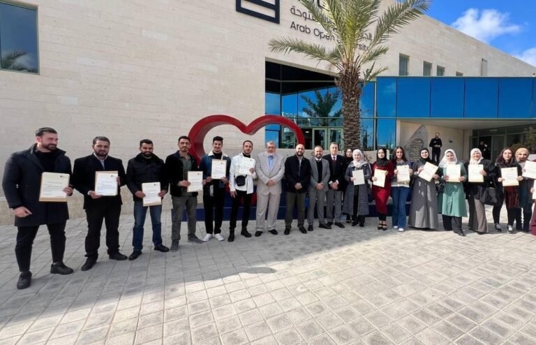 تكريم الطلبة المشاركين في فعالية اليوم المفتوح “الجامعة العربية المفتوحة”