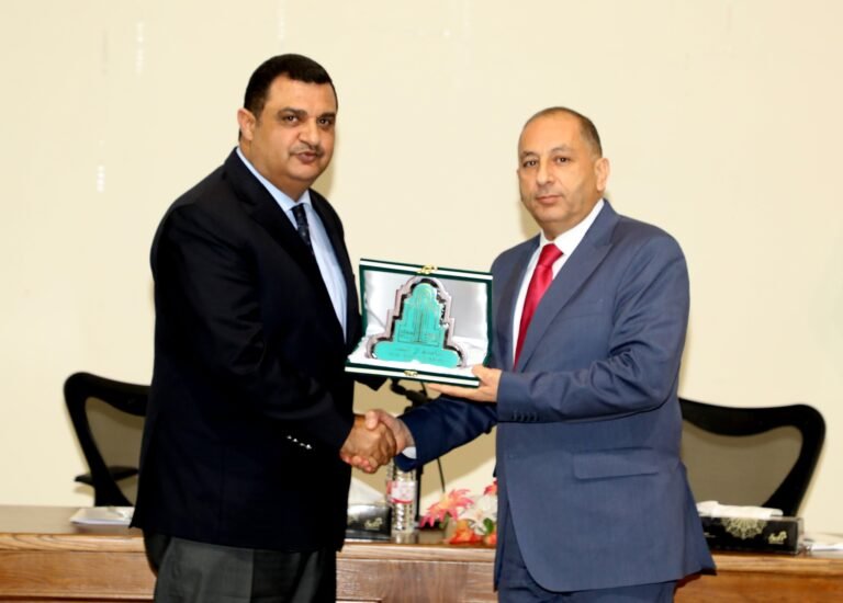 وزير الشؤون السياسية والبرلمانية يحاضر حول الشباب والعمل الحزبي في جامعة آل البيت