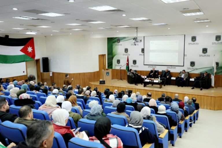 جامعة عجلون الوطنية تنظم جلسة حوارية بعنوان “الحياة السياسية والحزبية، دور الشباب والمرأة في الرؤية الملكية لتحديث المنظومة السياسية”