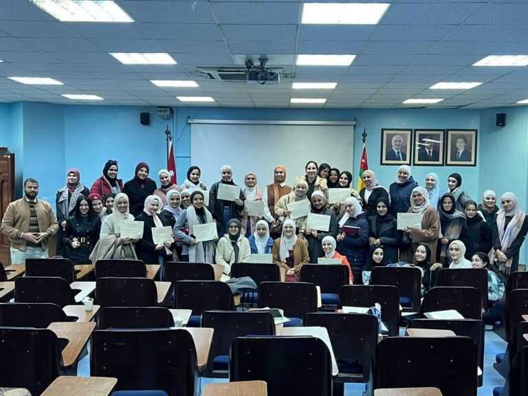 مركز الترجمة في “الأردنية” يختتم فعاليات دورة الكتابة التقنية لتطوير مهنة المترجم