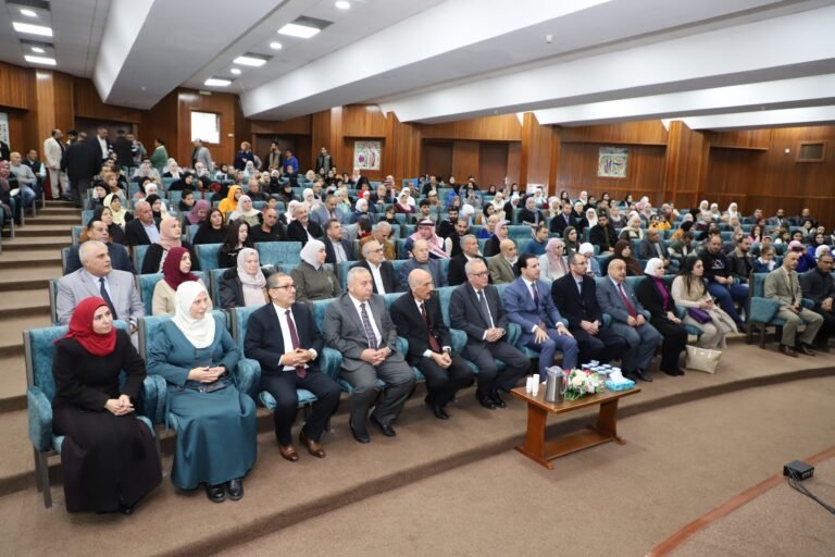 كلية العلوم التربوية في جامعة اليرموك تُكرم أوائل طلبتها في البكالوريوس والدراسات العليا