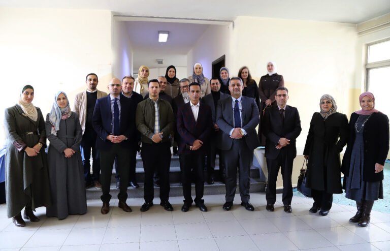 مركز التميز في “الأردنية” ينظم دورة حول “نظام الامتحانات المحوسبة”