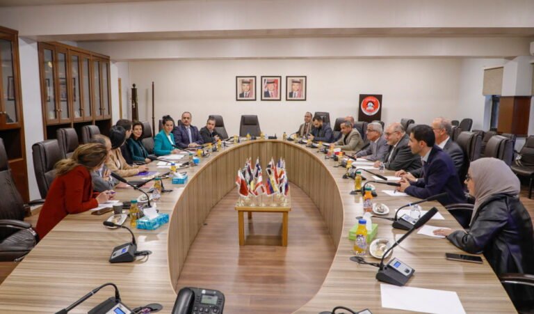 توقيع اتفاقية شراكة بين الجامعة الهاشمية ومؤسسة الملك الحسين لتنفيذ مشروع “تعزيز دور الشباب في تنمية المجتمع” الممول من الاتحاد الأوروبي