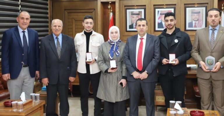 العجلوني يكرم فريق جامعة البلقاء التطبيقية المشارك في مسابقة تطبيقات ناسا الفضائية لعام 2023