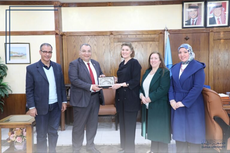 كلية طب الأسنان في جامعة الزرقاء تعقد محاضرة توعوية عن التدخين وأثاره