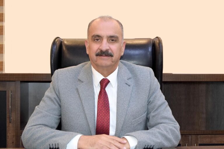 الدكتور محمود الروسان قائمًا بأعمال رئيس جامعة إربد الأهلية