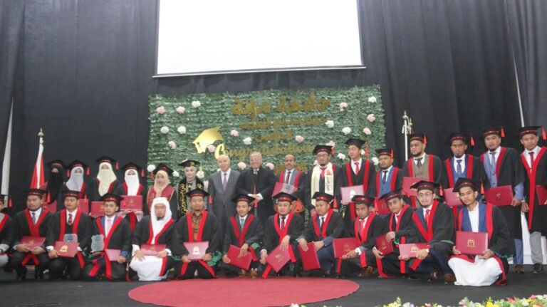 النعيمات يرعى حفل تخريج الطلبة الوافدين في جامعة مؤتة