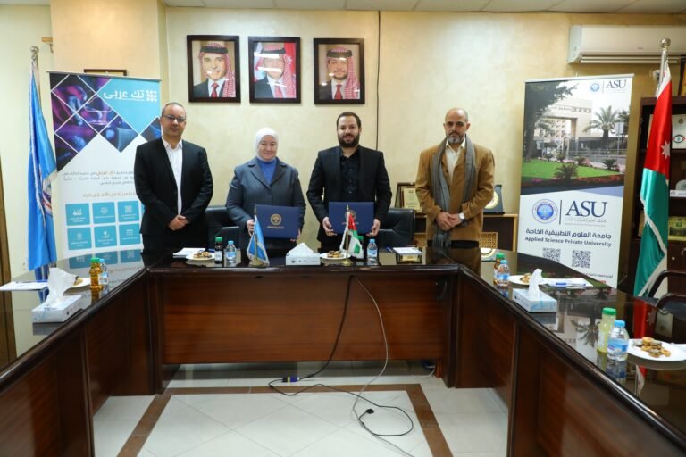 التطبيقية ومنصة تك عربي توقعان مذكرة تفاهم لتعزيز سبل التعاون بينهما