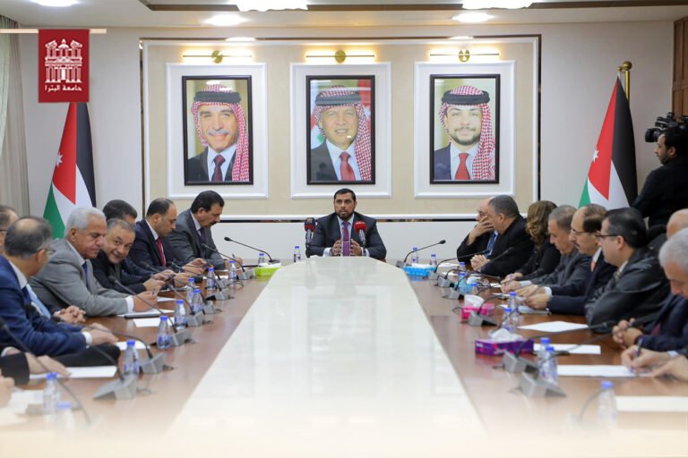 رئيس جامعة البترا يشارك في اجتماع لمناقشة دور الجامعات الأردنية في التوجيه الوطني والإعلام