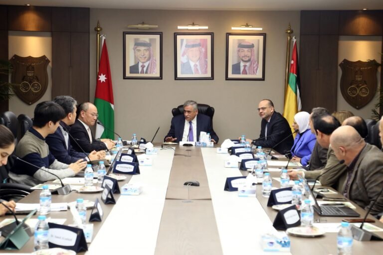 الجامعة الأردنية تختتم المباحثات مع وفد كوري بشأن تأسيس أكاديمية لتدريب المهندسين الأردنيين