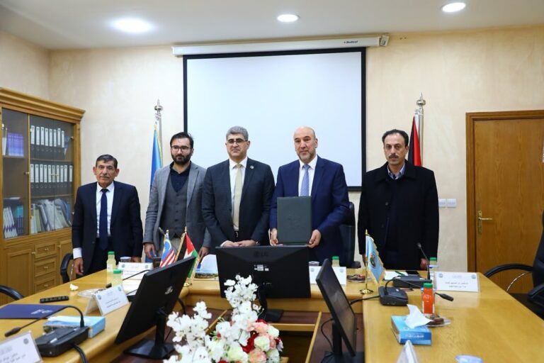 توقيع مذكرة تفاهم بين جامعة الزرقاء وجامعة مارا التكنولوجيا الماليزية