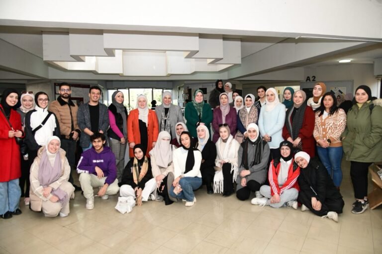 افتتاح معرض مشاريع التخرج لطلبة كلية العمارة والتصميم في جامعة العلوم والتكنولوجيا