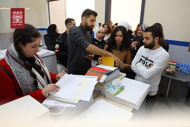 قسم التصميم الجرافيكي في جامعة البترا يزور مطبعة التاج