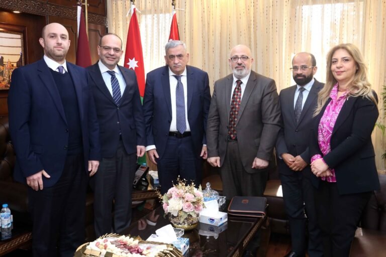 “الأردنية” و”جورجتاون” الأمريكية تبحثان التعاون