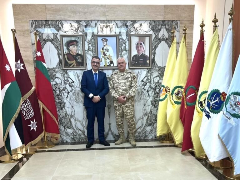 الدكتور فراس الهناندة يلتقي اللواء الركن يوسف الحنيطي